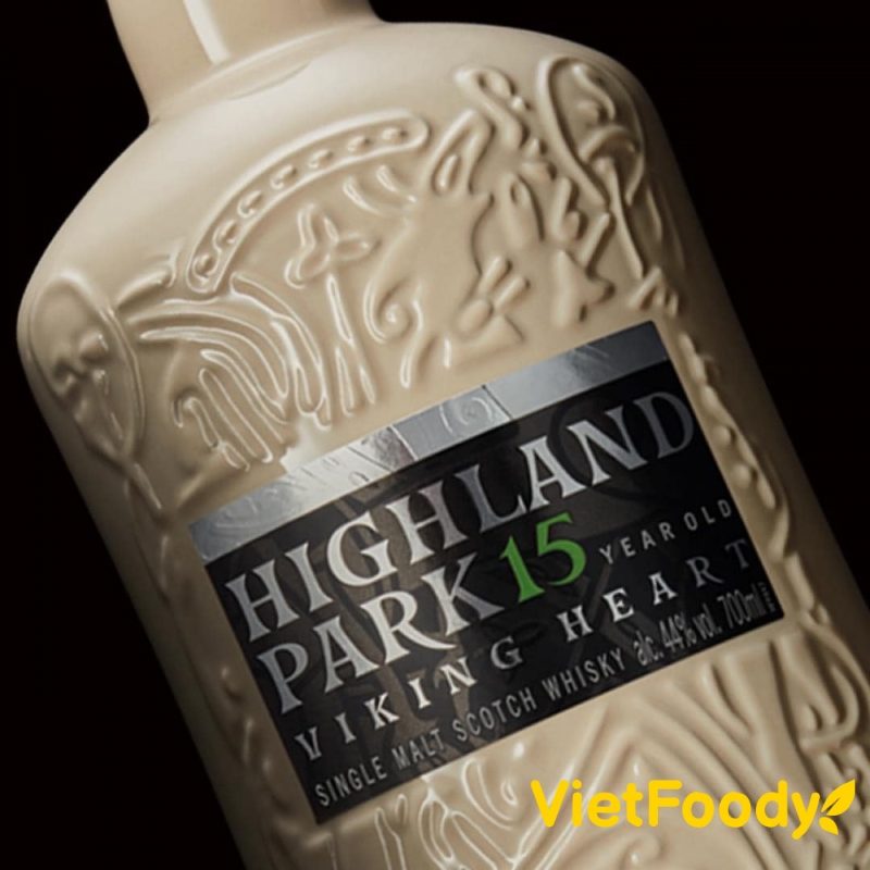 Rượu whisky nhà Highland Park được cất giữ trong các bình bằng đất nung.
